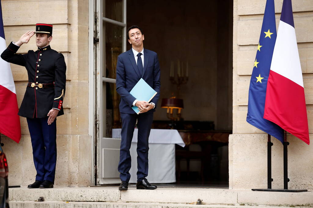 le nouveau gouvernement de Michel Barnier a dévoilé ses membres, parmi lesquels Othman Nasrou, nommé secrétaire d’État à la Citoyenneté