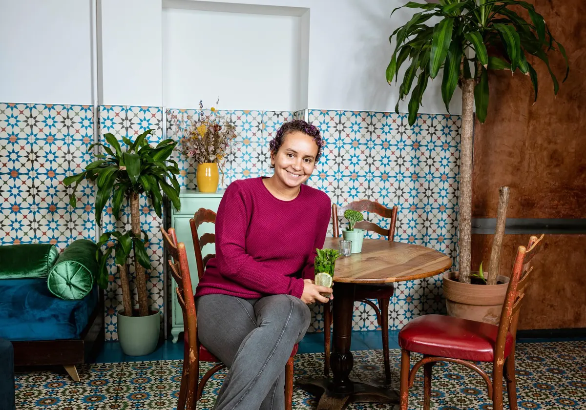 Zineb Hattab, cheffe maroco-suisse, première vegan étoilée Michelin, allie créativité, durabilité et héritage culturel